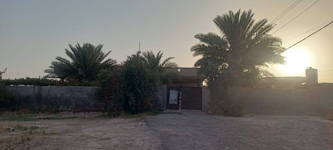 بيت للبيع طابو ملك صرف في قضاء مقابيل مدخل دبي مساحة 600 متر مكون من ثلاث غرف نوم صالة واستقبال ثلاث حمامات داخلي 1 خارجي ثلاث حدائق 2 خارجية 1 داخلي مع مخزن خارج السياج و بئر ماء داخلي يبعد عن الشارع العام 50 متر للاستفسار الاتصال على الرقم ***********
