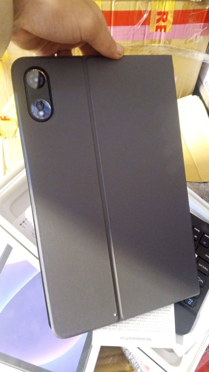 ايباد جديد غير مستخدم ذاكره256 يتوفر توصيل *********** ما متواجد فيس  بوبجي 60فريم
