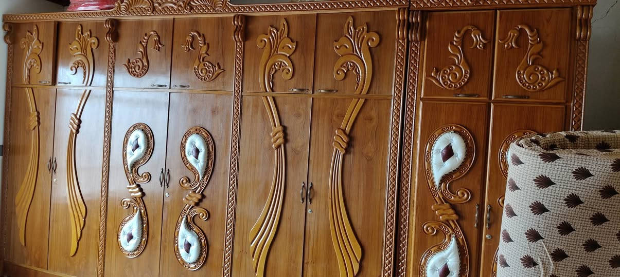 للبيع غرفة نوم ملحق 6 ابواب . السعر مليون قفل مستعمله قليل جداً مكاني ناحية زمار.
*********** شغال واتساب وشغال اتصال .
