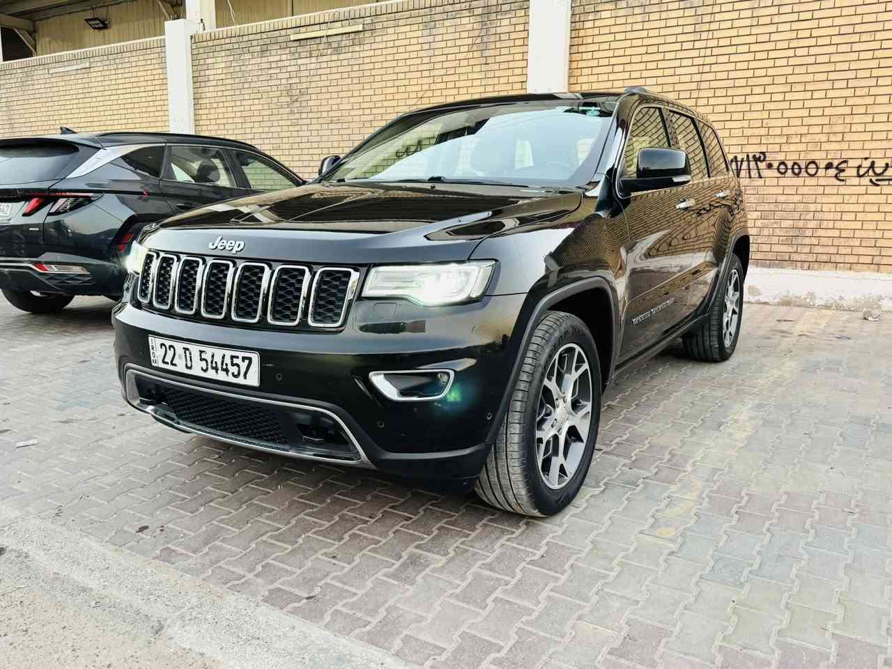 السلام عليكم 
جيب 2019 لمتدد 
- وكاله هارلم خليجي 
- ⁠ماشيه 50الف KM 
- ⁠مكفوله كفاله عامه لاصبغ لا بارد بيها بس اثر طلقه ومنافذه شي بسيط بلتكمه موضح بلصور 
- ⁠موصفات لمتدد 
- ⁠بنوراما وكشنات خزن فول 
- ⁠تخم تاير جديد. 
- ⁠سياره بدون اي. نقص كلش جديده 
- ⁠السعر. 245 $ بيها مجال بسيط. 
- ⁠عنوان جميله شارع خير الله 
- ⁠***********

-
