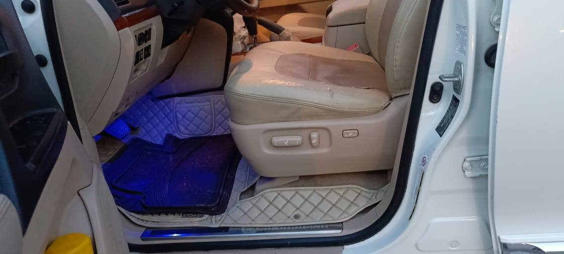 سلام عليكم تيوتا لاندكروز  2013 بريم اصلي  GXR السياره كفاله من كلشي من عده 4صابع بارد بل جنطه بدون صبغ 
6سلندر رقم بغداد مشروع وطني تحويل  مباشر 

اللون ابيض صدفي

موصفات 

سلايت روف 

فور ويل 

مري قلاب 

لايت زنون 

حساس امامي خلفي 

تشغيل عن بعد 

بصمات ابواب 

كشنات جلد 

كشن كهرباء 3دكم

اشاير مري

لايت زنون 

طفايه 

تبريد ثلاث قطع 

ثلاجه

7 راكب 

‏‎تحكم استيرن

السيارة حيل جديده 

كير محرك صدر تخم تاير كله بشرط 

السياره جاهزه من كلشي

مكاني بغداد قرب بسمايه 

رقمي ***********
