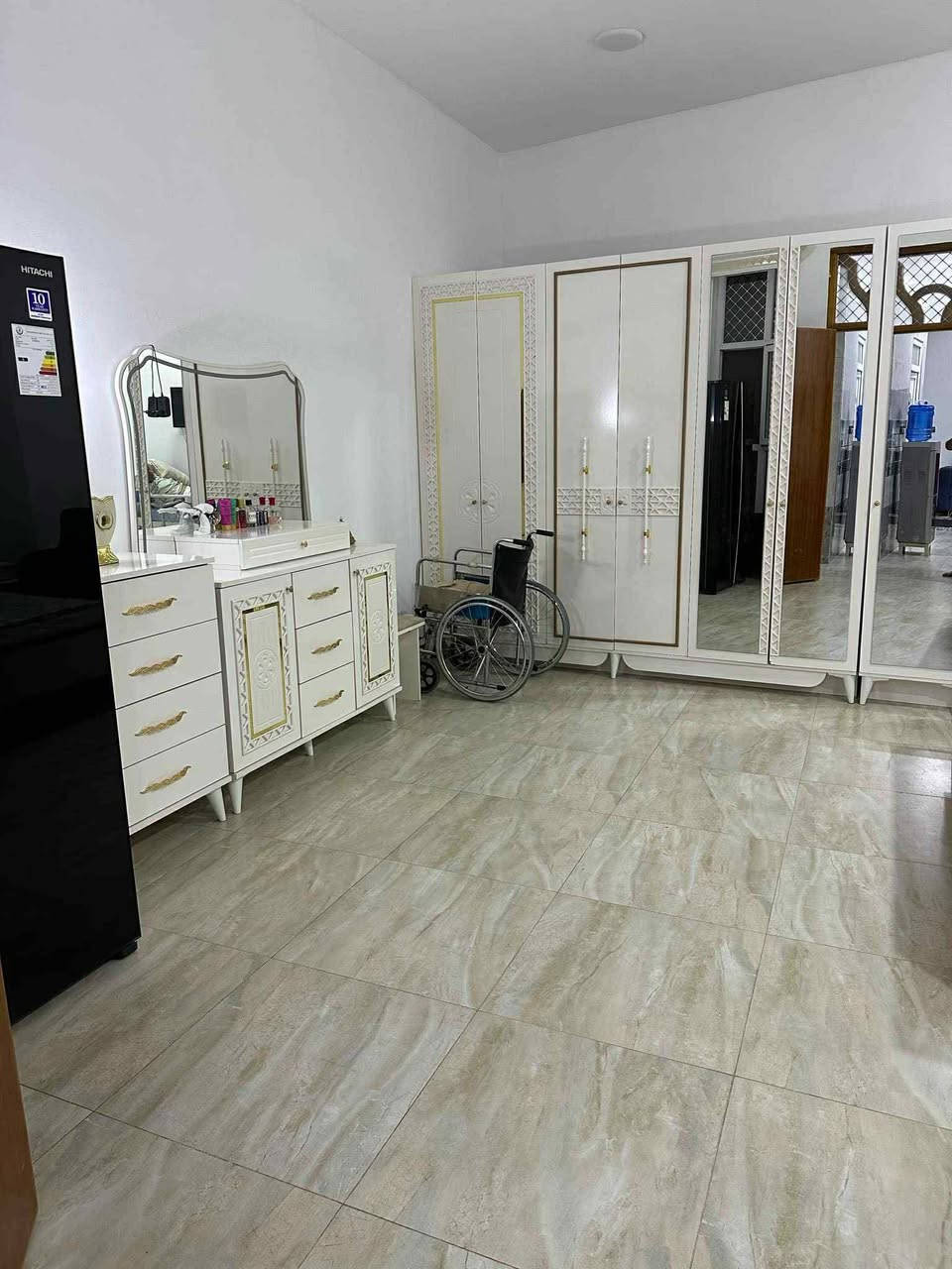 السلام عليكم مشتمل للايجار المساحه 120 طابق ارضي فقط يحتوي على غرفه نوم كبيره 6.5 واستقبال وهول كبير مع مخزن ومطبخ وصحيات داخليه وخارجيه
العنوان الطشاش شارع القاضي خلف أفران العراقي
للاستفسار  *********** اتصال فقط
