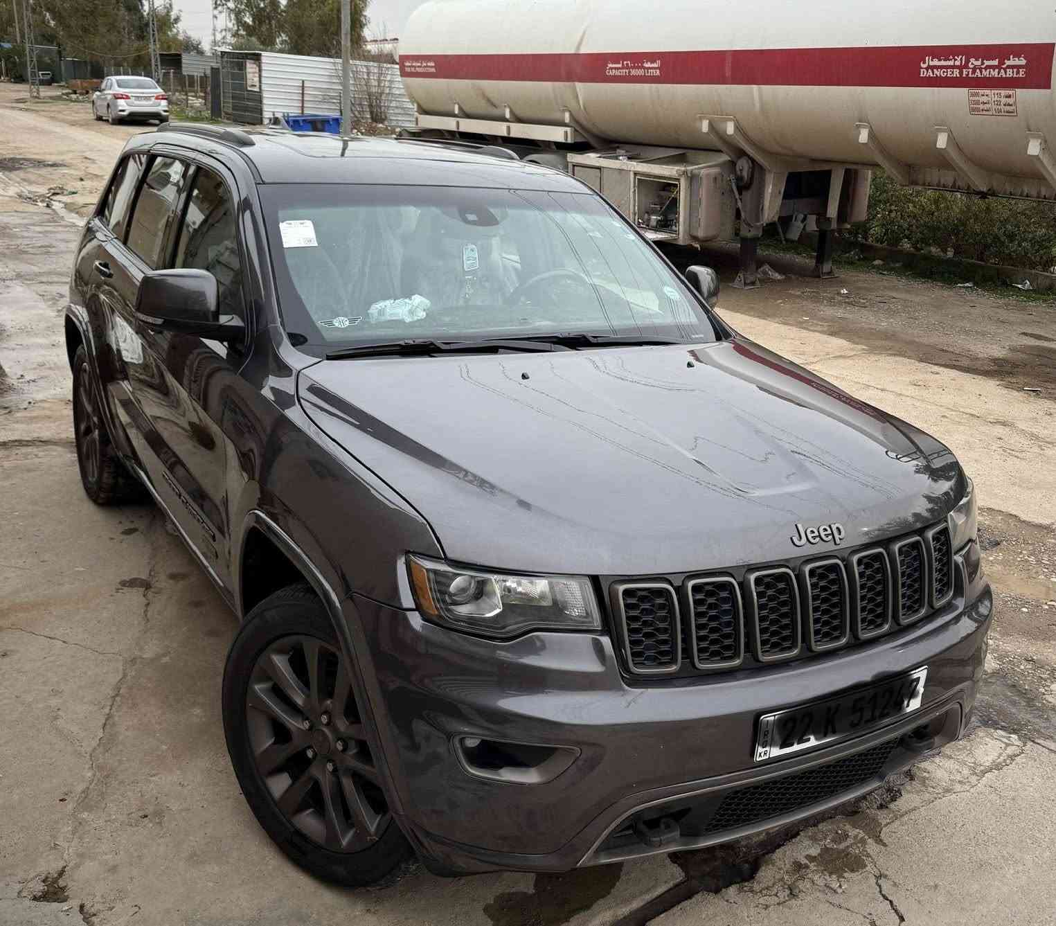 سلام عليكم جيب كراند شيروكي لمتدد 2017فول حادثها بسيط شبرين صبغ بلبوند والباقي كفاله كير محرك اكسن شرط طخم تايرات سنويه لي ٢٠٣٠ لاستفسار عن سعر اتصال ***********/***********
