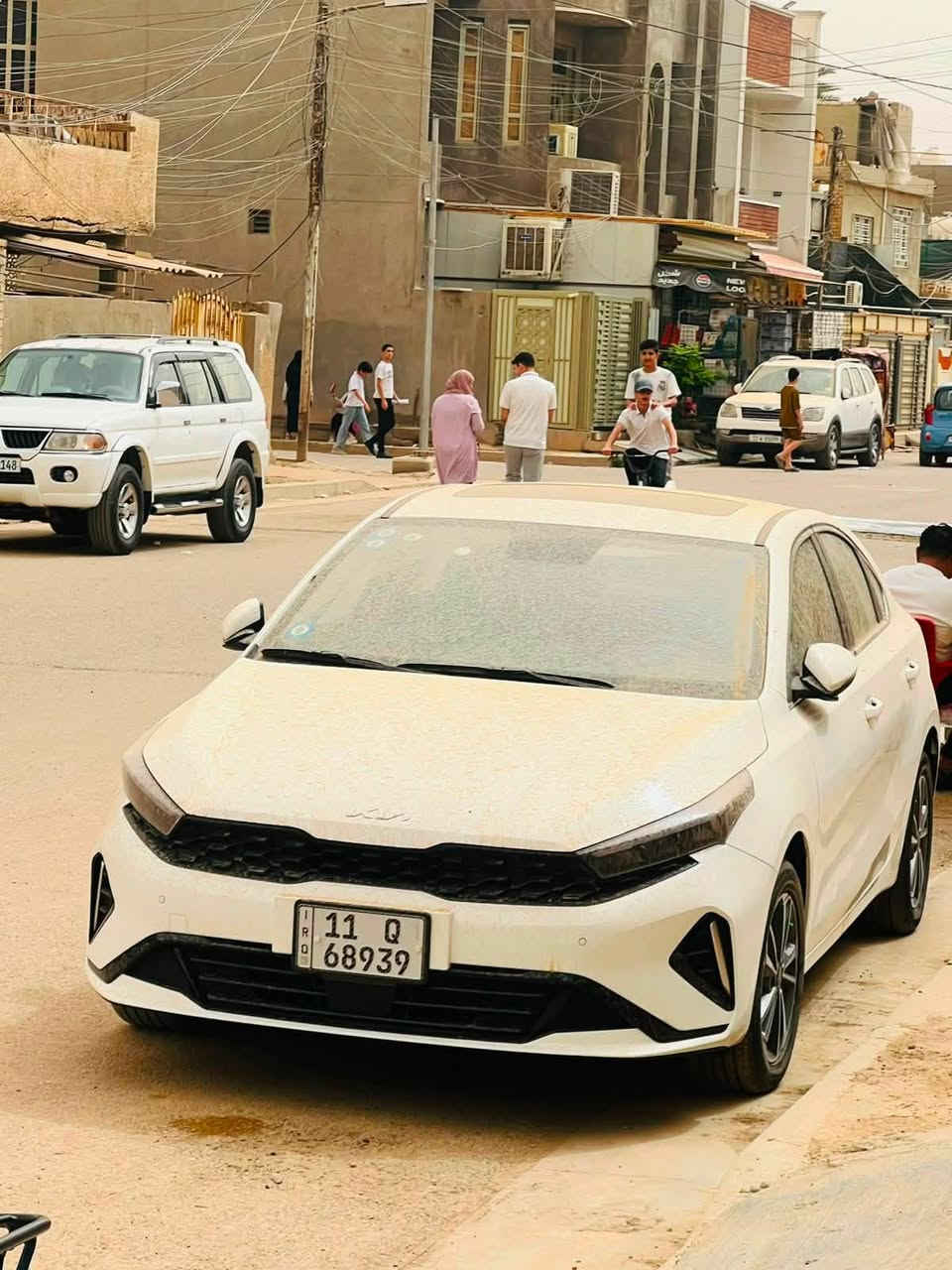سلام عليكم كي 3 رقم بغداد السياره مكفوله من ضربه ولبارد بيها شخط اثر خباثه عل كد شبر بسيط وما مبين سياره ماشيه 11 الف سياره جديده بعدها مال جناي سعرها 144 وبيها مجال للطيبين رقمي *********** ما متواجد عل فيس مكاني بغداد زعفرانيه
