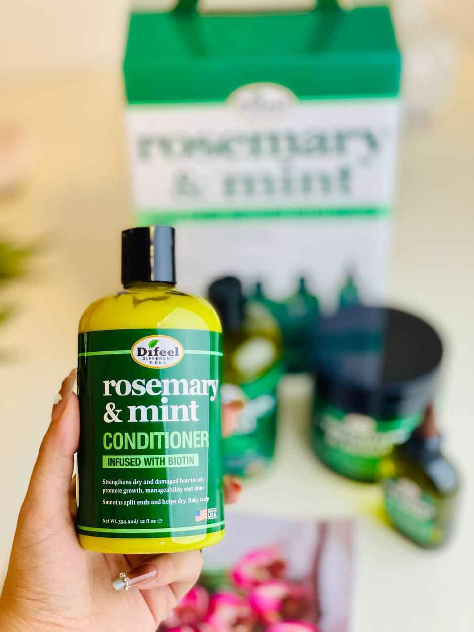 Difeel 🍃
rosemary & mint🍃🇺🇸
وفرنا لكم مجموعة 
الروز ماري براند من شركة ديفل🍃
الاصلية الامريكية 🇺🇸💯
اقوى مجموعة لعلاج جميع مشاكل الشعر تتكون المجموعة من زيت وشامبو وبلسم اكليل الجبل والنعناع 🍃🌿

1. شامبو روز ماري Difeel 🌿
مقوي للشعر غني بإكليل الجبل والنعناع و المكونات العضوية المعتمدة مثل زيت جوز الهند وزيت بذور باباسو لتنظيف شعرك بلطف غني بالبيوتين لتقوية الشعر يعيد صحة الشعر الضعيف أو الهش يوفر ترطيباً مكثفاً مناسب لجميع انواع الشعر يوقف التساقط ويقوي بصيلات الشعر ويزيد كثافته ويعطيه لمعان ورونق وعطر فواح

2. بلسم روز ماري Difeel 🌿
المعالج والمقوي لبصيلات الشعر وتغذيته 
💚 يوفر بلسم تقوية النعناع روزماري التوازن المثالي بين القوة والرطوبة لتحسين الحالة العامة للشعر وفروة الرأس. 
💚 ينعم ويفك تشابك الشعر على الفور لزيادة سهولة التحكم. يدعم شعر أطول وأكثر صحة.
💚 غني بالبيوتين ويمنحك لمعاناً مذهلاً
💚 ينعم ويفك تشابك الشعر على الفور
💚 يدعم صحة الشعر لفترة أطول
NO NO'S: البارابين ، الكبريتات ، البارافين ، الزيوت المعدنية ، DEA

3. زيت روز ماري Difeel  🌿 
زيت إكليل الجبل الأصلي من روز ماري هذا سيروم ايفيكاس يمنع تساقط الشعر ويحفز على نمو الشعر
💚 زيت اكليل الجبل والنعناع ، تركيبة مُميزة مصممة بعناية لتغذية فروة الرأس وتعزيز نمو الشعر وإيقاف تساقطه ☘️
💚 يمنع تساقط الشعر ويحفز على نموه 
💚 يسرع نمو وتطويل الشعر 
💚 يعيد الصحة والحيوية للشعر الباهت
💚 يمنح الشعر اللمعان والتغذية ويقلل من الاطراف التالفة
💚 يحتوي على اهم المواد المغذية
💚 زيت اكليل الجبل ، زيت اللوز الحلو زيت اللافندر الالوفيرا ، فيتامين C ، بايوتين
  
4.ماسك روز ماري Difeel 🌿
المعالج والمقوي لبصيلات الشعر وتغذيته 
💚 يوفر الماسك روزماري التوازن المثالي بين القوة والرطوبة لتحسين الحالة العامة للشعر وفروة الرأس. 
💚 ينعم ويفك تشابك الشعر على الفور لزيادة سهولة التحكم. يدعم شعر أطول وأكثر صحة.
💚 غني بالبيوتين ويمنحك لمعاناً مذهلاً
💚 ينعم ويفك تشابك الشعر على الفور
💚 يدعم صحة الشعر لفترة أطول

#الأصلي صنع في امريكا 💯🇺🇸

سعر البكج 35 الف بغداد, العراق


**إذا كنت صاحب هذا الإعلان وتريد حذفه لأي سبب، رجاءا أرسل رسالة إلى الدعم الفني**
