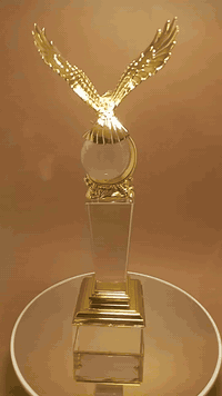 تحفه مكتبيه او منضديه ( احلى هديه كرستال ) السعر ٤٠ الف ارتفاع ٣٣سم للحجز الاتصال بلصفحه او الرقم *********** يوجد توصيل
