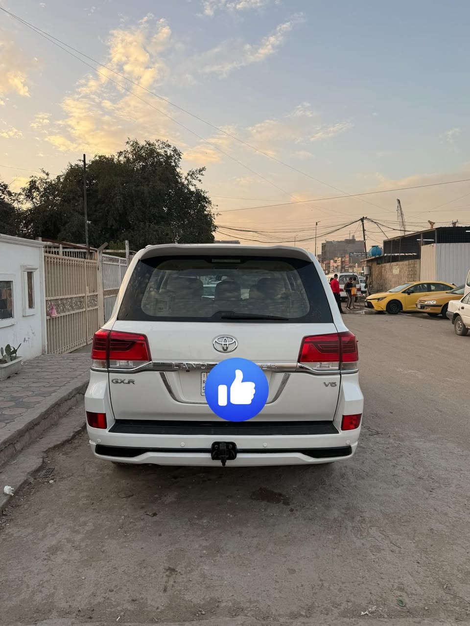 إخوان لاندكروز للبيع ٢٠١٦ بريم
قبل كل شي الي مو شراي لا يتعبني 

سياره حادثه كما موضح بالصور سياره مجفيه مصبوغه عام 

تصليحه ١٠٠/١٠٠ درجه اولى 

سياره مبدل بيه عركشين  مثل ما شفتو بالصوره متضرره 

السعر ٣٥٠ علما مصروف عليه اكثر من هذا السعر

للاستفسار اكثر الاتصال ع الرقم ***********

العنوان بغداد حي الامانه. م الصدر
