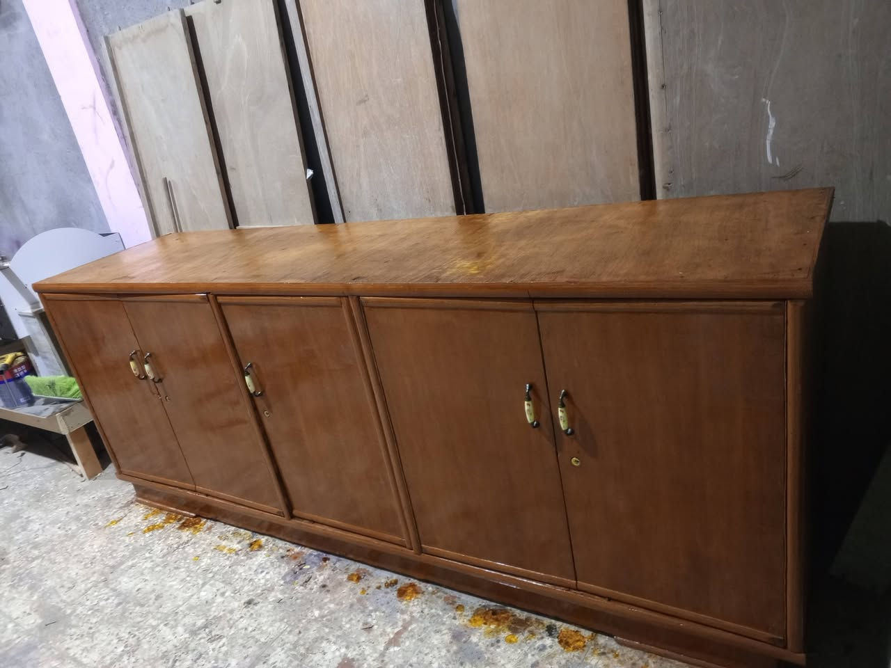 ميز نضد ابو الخمسة سعرة 90 عنواني رميثة اشتري اثاث مستعمل***********
