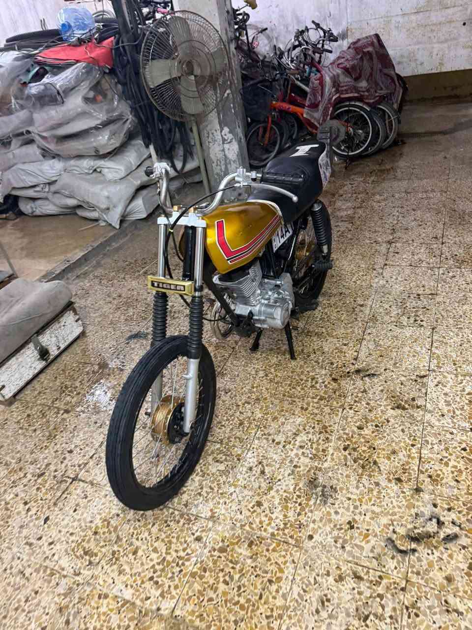 سلام عليكم دراجه ايراني لبيع مكينه نيرجي ادوات ادوات السعر 450وبيه مجال قليل دبلات جدد مانقصه برغي لاتنضح ولا تبخر ولاتنقص شلعه ومعدك شك الكاع مكاني بصره نواب الضباط مقابل مستشفى العسكري رقمي ***********,
