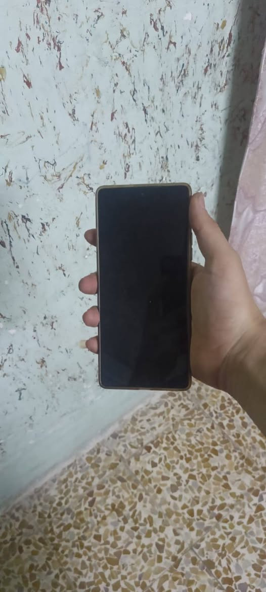 تكنو كامون 40 عادي 
 ذاكرة 12/256 بوبجي 90 فريم جهاز  كلش نضيف سعره 260
***********
