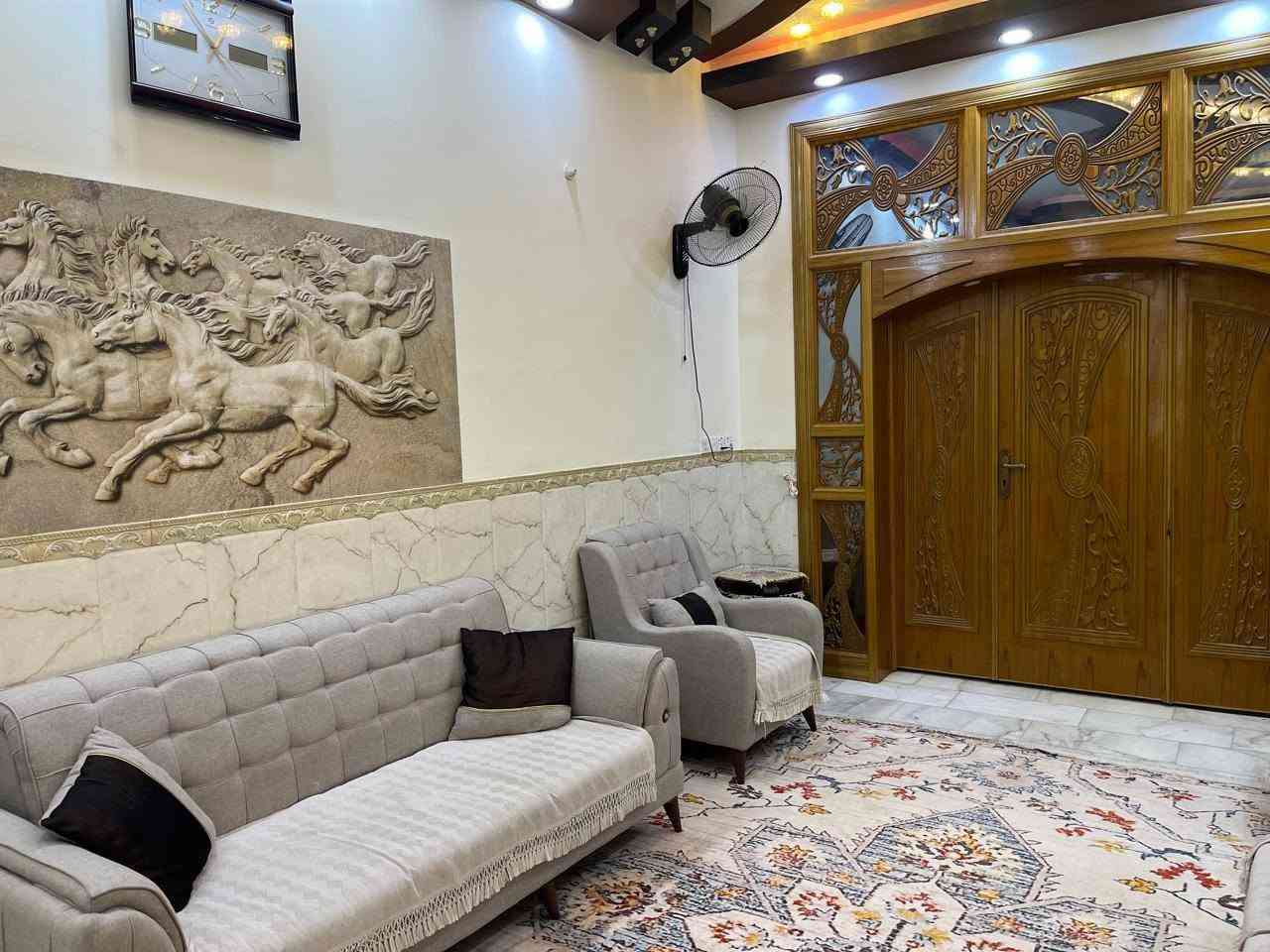 السلام عليكم
بيت للبيع طابقين 175م حديث طابو صرف 4غرف نوم السعر 350 في حي القادسيه قريب ع الشارع العام كلشي متوفر مدارس و سوق قريب يبعد عن الامام 3 كيلوات متوفر كيات 500دينار لولايه الرقم ***********
