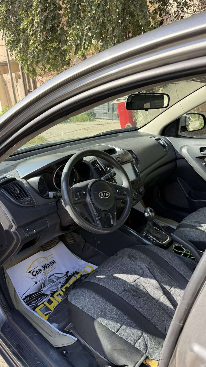 السلام عليكم فورتي للبيع 2013 بيها كم قطعة صبغ ابيع حزام ايرباكات سليمه مواصفات فول ماعدى البصمة السياره صدر كمبريسر راديتر جديد بيها مشكله بالفريز واكو صوت بالمكينه بس لا تنقيص ولا تبخير دهن  *********** السعر 78
