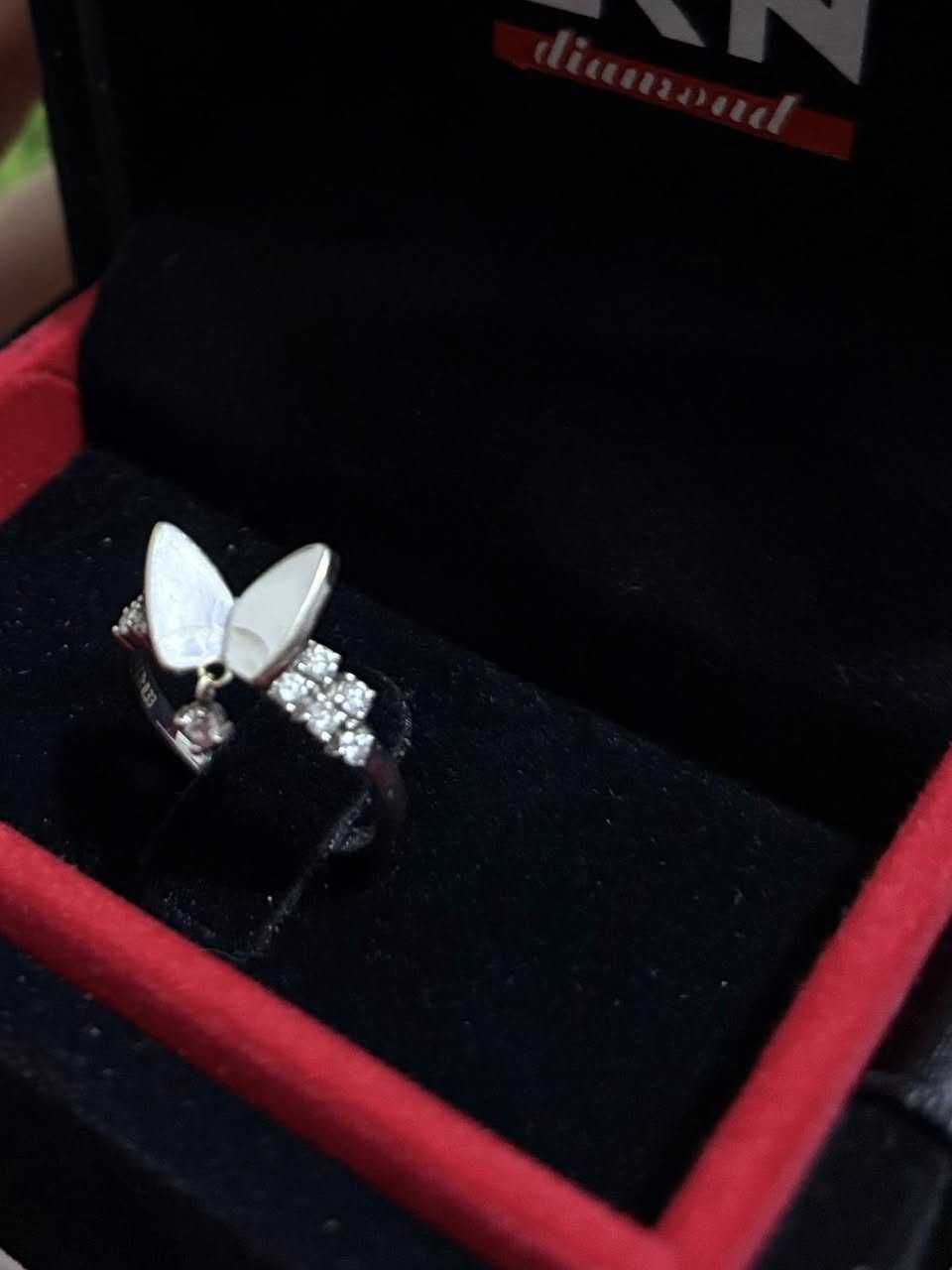 محبس الماس للبيع وهذا الوصل مالته مامستخدمته اجاني هدية وجنت محتفظة بي للذكرى للبيع  مشتريته بمليون و535 وابيعه بمليون ،200 وبي مجال بسيط


**إذا كنت صاحب هذا الإعلان وتريد حذفه لأي سبب، رجاءا أرسل رسالة إلى الدعم الفني**