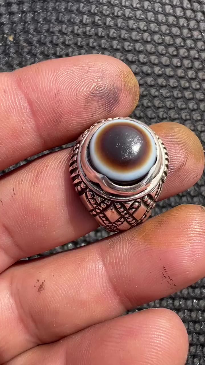 للبيع جزع بقراني افريقي جديد ( معتق ) صياغة نبيل الجيزاني السعر 175


**إذا كنت صاحب هذا الإعلان وتريد حذفه لأي سبب، رجاءا أرسل رسالة إلى الدعم الفني**