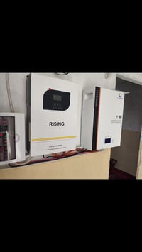 منظومة شمسية • انفيرتر ٣٫٦ كيلوواط • بطارية ليثيوم ٢٫٥ كيلوواط