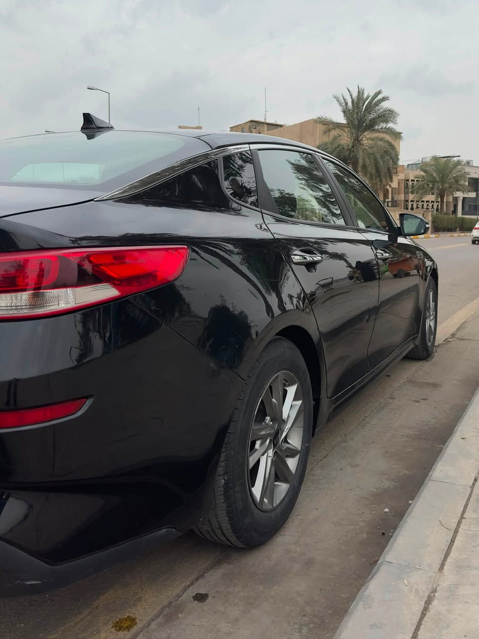 (( بيع مستعجل ‼️ ))
⚠️ بدون حادث
محرك 2400 GDI خير من الله 
كير اوتو 6 سرعات 
تبريد ثلج
صرفيتها ممتازه جداً للوقود

مواصفاتها : 
- شاشة كبيرة مدعومة بـ  Car Play - Android Auto 
- نظام انارة زنون ( مكلفني 150 دولار وضمانه سنه ) 
- كامرة خلفية دوارة
- حساسات امامي خلفي 
- مانع تزحلق
- نظام قيادة ذاتية 
- مانع اصطدام 
- تحكم ستيرن جهتين 
وبعد بيها مواصفات خير من الله 

بيها شخوط بسيطة بالدعامية الامامية وفايبر ، واثر طخه بسيط جداً بالجاملغ

رقم سليمانية ، تريد تحويل او كالة شنو الي يعجبك اني جاهز
سعرها 128 وبيها مجال حگ الجية

متواجد كاظمية - حرية - منصور
رقم تلفون ***********
