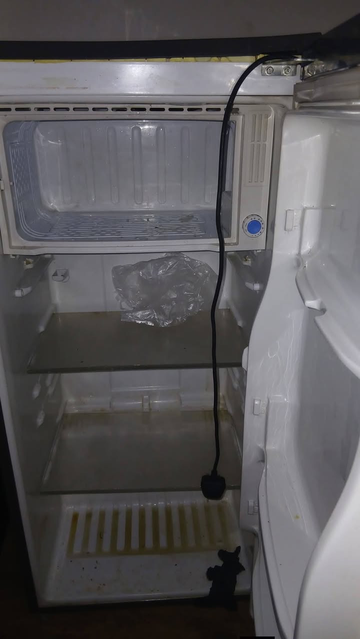 اثنينهم ب ٨٠ الف شرط البراد ثلج ونضيف  الغسالة حاله جيدآ جدا الغسالة الماطور مال غسل ثكيل ***********7
