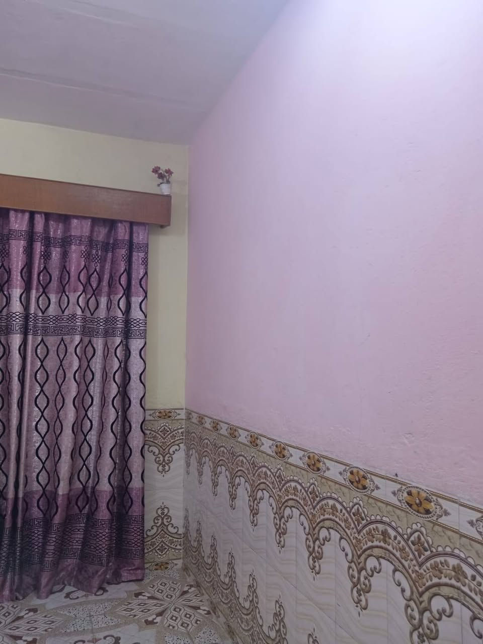 يوجد بيت للبيع في حي الرحمه الثانيه مساحة البيت 100مربع راس ركن قريب على الشارع موقع  البيت بدايت المنطقه تصال او واتساب ***********
