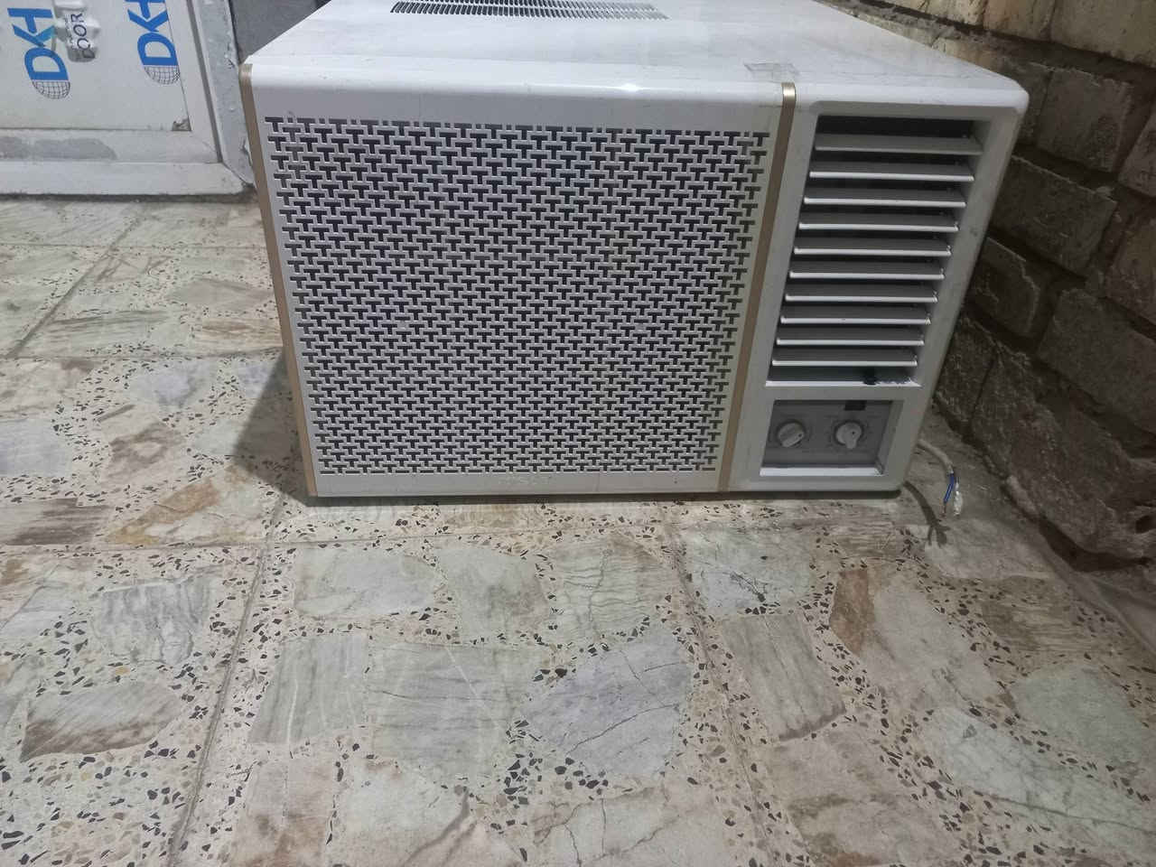 مكيف طنين للبيع توسوت تدفه تبريد عل فحص اي خلل يرجع غاز 410 ستعمال قليل نضافه ٩٠%١٠٠ سعره 275 الف مكاني بغداد ألامين شارع نواب وعندي توصيل بكروه ***********
