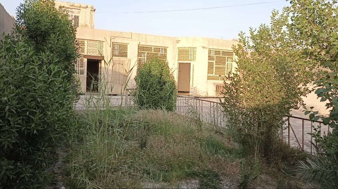 اللهم صلي على محمد وال محمد 
بيت للبيع و  الإيجار
 بي وصل طابو  🏘️
مساحه 400م
الموقع سوق الشيوخ قرية النصر يم ام العباس
بناء جديد بلوك كهربائي سقف عكاده
يتكون من غرفتين وصاله ومطبخ وهول وديوانيه 
وساحه وحديقة وصحيات داخليه وخارجيه 
منطقه كافه لخدمات 
السعر ٦٥ وبيه مجال للشراي
لاستفسار. والتواصل خاص رقم***********
بيه واتساب
