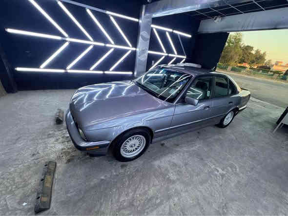 🛑بي ام520 سلڤر🏎️
🛑محرك 25 عليها بشرط ديجيتال
🛑رقم اربيل لحد 2029 
🛑گير اوتو بشرط  
🛑جامات كهرباء 
🛑نقص برغي مابيها السياره شوفه عيونكم 
🛑ويل خليه بلاديه 
🛑بدون ضربه 
🛑صبغ عام للجماليه 
🛑صدر كله حديد بدون نقص 
🛑دواخل ابيض ورصاصي 
🛑لايتات عدسه جديد كله 
🛑السعر 63 وبي مجال 
مكان ديالى/  خانقين 
للأستفسار على الخاص 
او ☎️*********** خناقين
