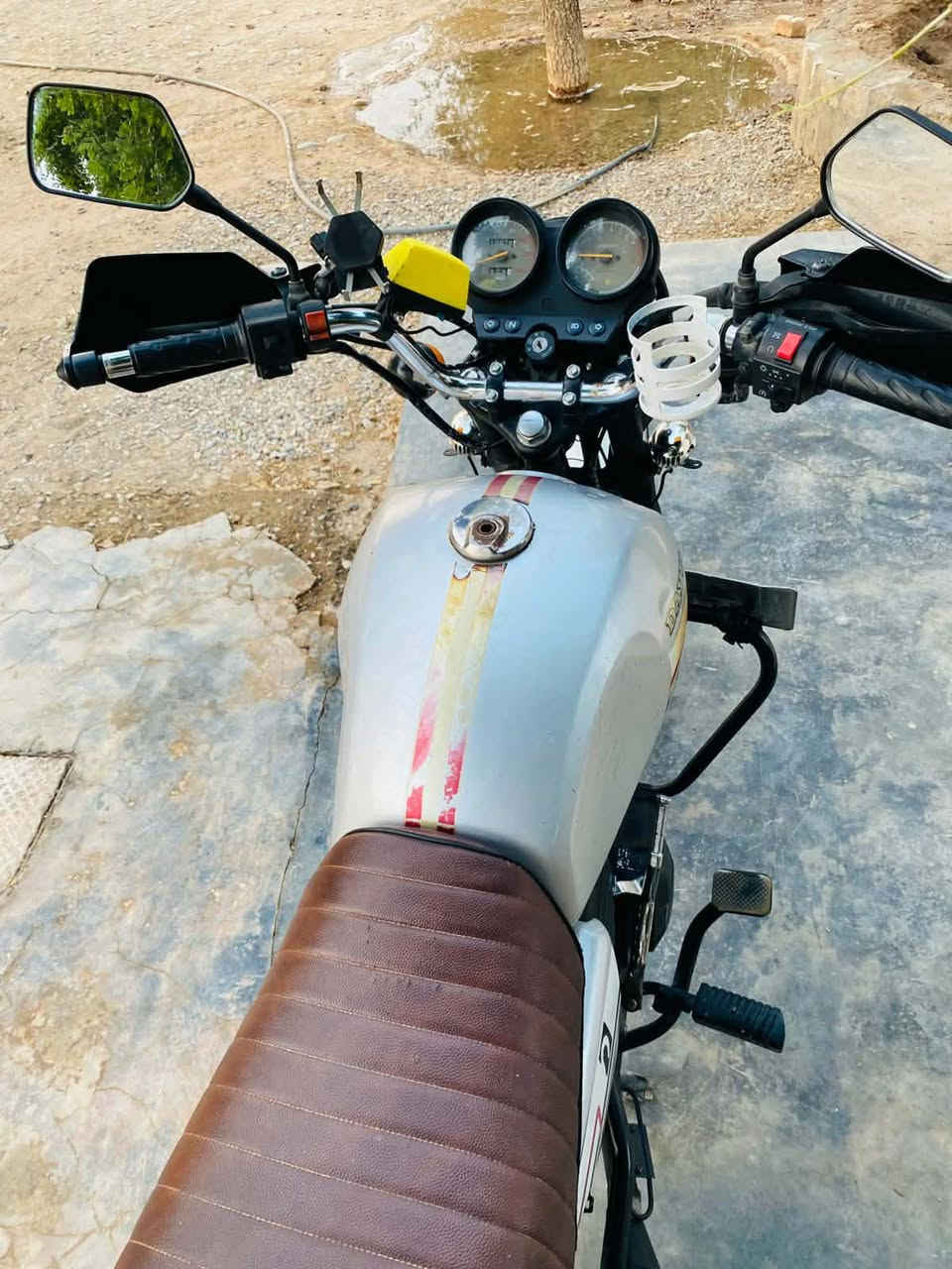 السلام عليكم دايوان موديل 20 دراجه نضيفه 
مرقمه ديالى 
لوحات نكليزي
تحويل مباشر مشروع وطني
ديالى شهربان 

‭0771 893 3317‬
