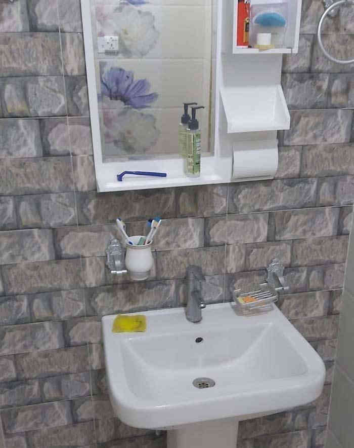 السلام عليكم 
يتوفر بيت اللايجار 
العنوان ابو الخصيب نهر خوز 
خلف مدرسة زهور بيت 200 متر على النهر ابو الخصيب البيت بناء جديد غير مؤثث غرفتين وصالة وصطح ومنورين تانكي ماي حلو وتانكي مالح وحمامين يتوفر جميع الخدمات قربه السعر المطلوب 500 الف ايجار دفع 3شهر 
ستفسار ***********
ابو عباس السيلاوي
