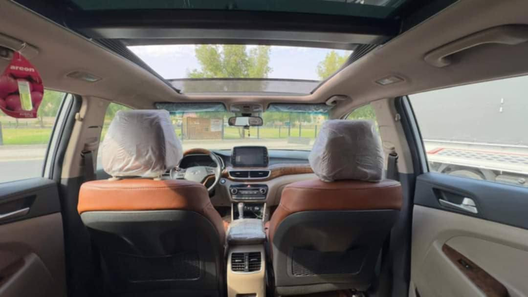 توسان 2020 فول مواصفات
رقم بغداد الدولي بأسمي
ماشيه 106
بيها دعاميه مرشوشه وكارت بالباب الخلفي كلش بسيط 
مكانها واسط قضاء الزبيديه
سعرها 200 وبيها مجال بسيط
***********
