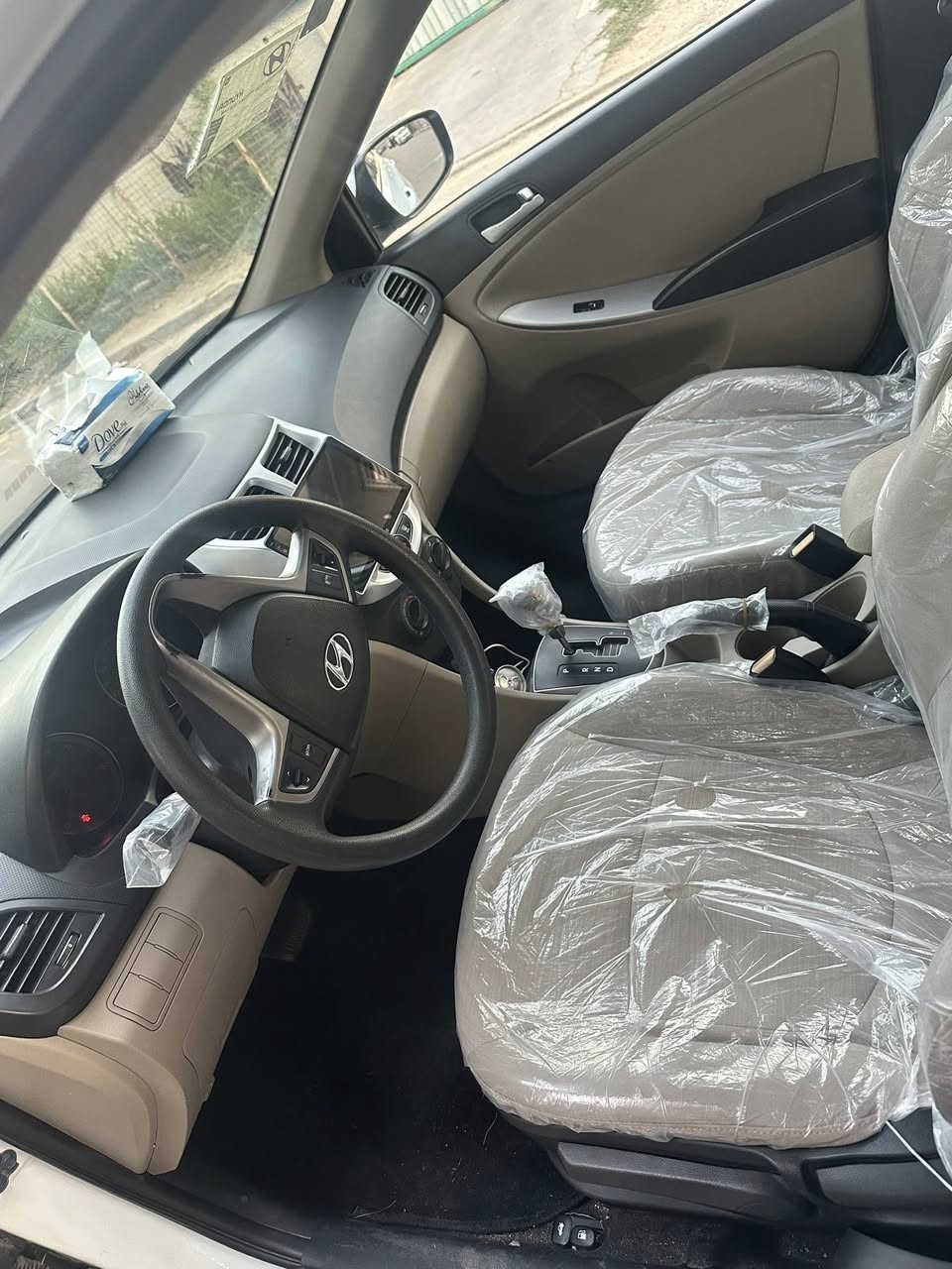 السلام عليكم 
اكسنت للبيع نضيفه مكفوله كفاله  عامة وسونار موجود
بس بيه طعجه خفيفه بالباب الخلفي
موديل 16 
ماشيه 80 
سياره بأسمي رقم بغداد 
خليجي 
السعر115 وبيه مجال ***********
