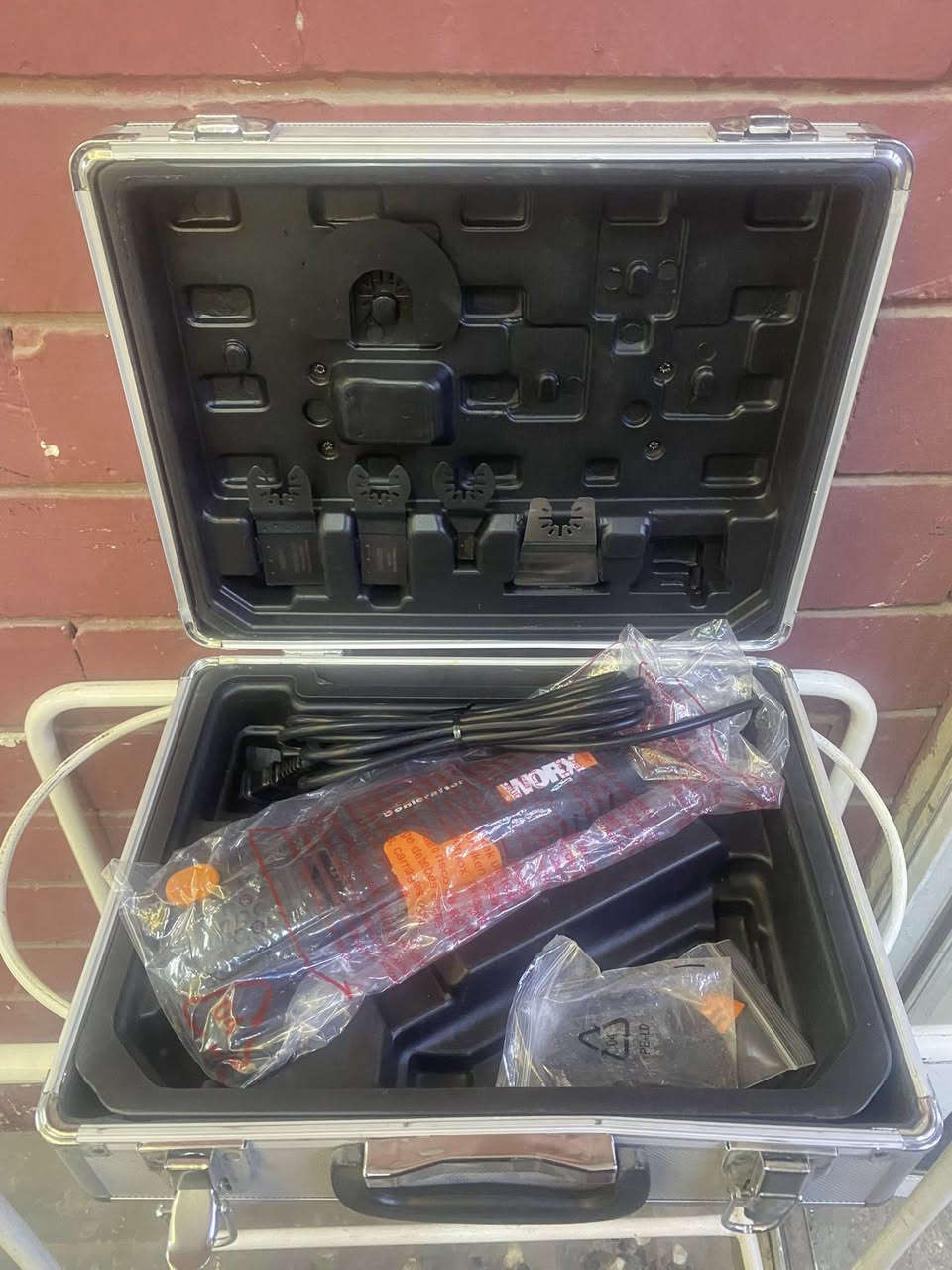 ياااابه وصلت بضاعه جديده من اجهزه منشار جبسونه الالماني وصيني وسعر مناسب جدا ومونيتر حجم شاشه ١٥ انج سلم الوانها حلوه وماسك سيباب وادوات جراحيه بسعر  خيالي راسلوني واتساب *********** وموجود عندي اجهزه طبيه ومختبريه واجهزه العلاج الطبيعي واثاث طبي
