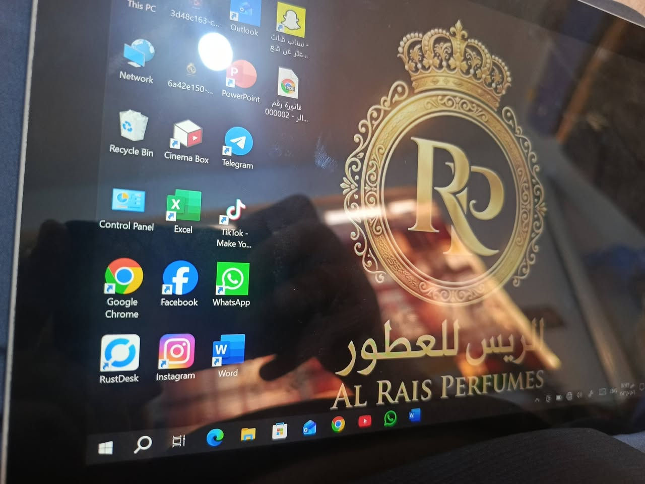 للبيع Microsoft Surface Go (الجيل الأول) بحالة ممتازة
🔹 الموديل: Microsoft Surface Go Gen 1
🔹 المعالج: Intel Pentium Gold 4415Y @ 1.60GHz
🔹 الرام: 8GB RAM
🔹 كرت الشاشة: Intel HD Graphics 615
🔹 النظام: Windows 10 Pro 64-bit
🔹 شاشة لمس أصلية عالية الدقة
🔹 تصميم خفيف وأنيق وسهل الحمل

✅ مناسب للدراسة والجامعة
✅ مناسب للأوفيس والتصفح ومشاهدة الفيديو
✅ ممتاز للعمل اليومي والاجتماعات الإلكترونية
✅ الجهاز يعمل بشكل ممتاز ولا توجد به مشاكل

💰 السعر: 210 دولار قابل للتفاوض بالمعقول

📍 العنوان: العراق - كربلاء - حي المعلمين
📞 للتواصل: ***********

جهاز عملي ومميز من مايكروسوفت، خيار ممتاز للطلاب والموظفين ومن يبحث عن جهاز خفيف للاستخدام اليومي.
