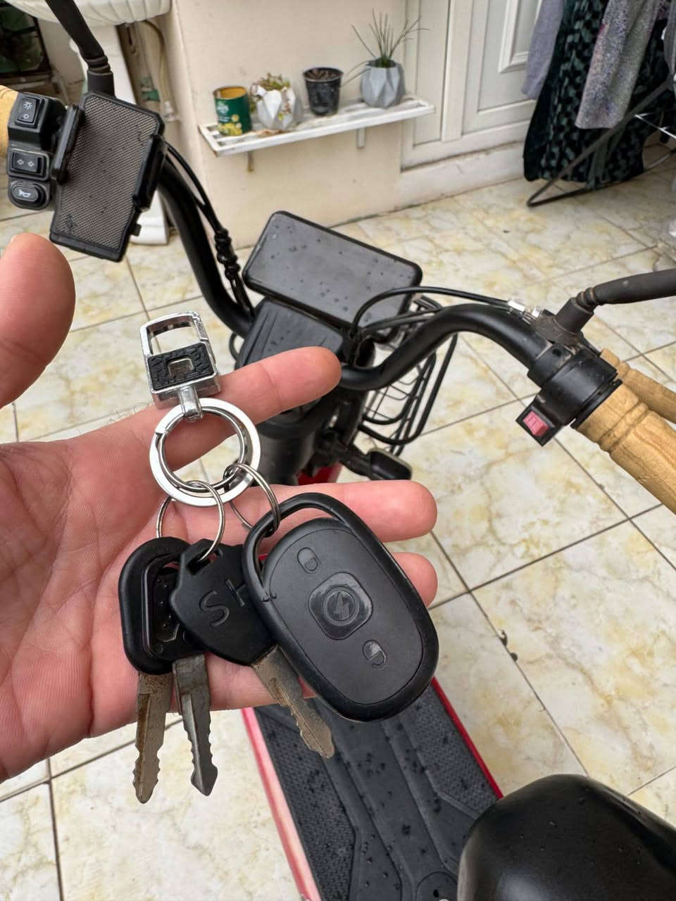 ئەم ماتۆڕ شەحنە بۆ فرۆشتن بەشەرت بێ عەیبی نرخی ٢٥٠ هەزار وە موعامەلە لە کەلار ژمارە مۆبیال ***********
