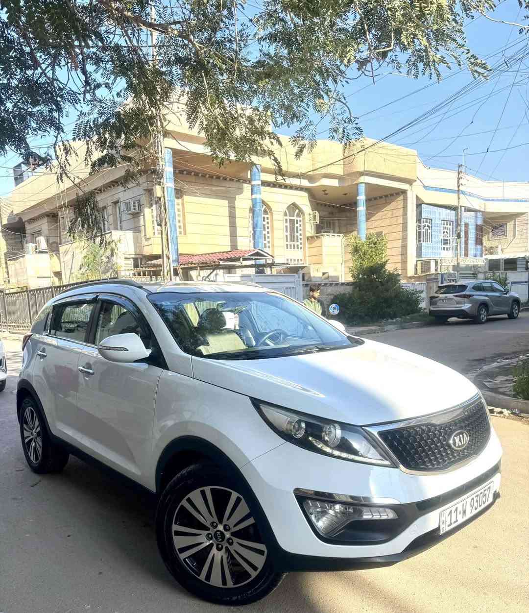 السلام عليكم كيا سبورتج 2015 خليجي محرك 2000 دوش رقم بغداد الدولي تحويل ثاني يوم بيها اشوية صبغ يم الرقم الخلفي والباقي مكفول السيارة جديدة كلش ماشية 97 الف المواصفات شاشة كاميرا خلفية تحكمات ايكو تقليل صرف وباقي المواصفات المعروفة السيارة جاهزة محرك كير على وضع الشركة ممفتوحات تخم تاير جديد باتري جديد سنوية جديدة للبيع فقط السعر 158 ورقة بيها مجال بسيط حق الجية للاستفسار *********** مكان السيارة بغداد
