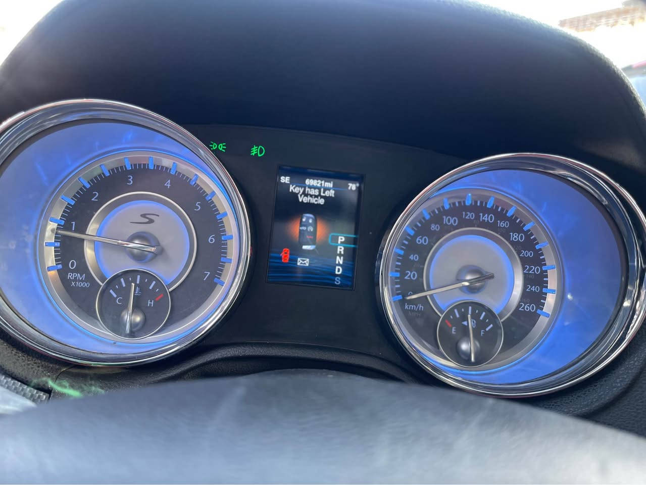 اوباما 2014 Sفول مواصفات سياره  جديده كلش وماشيه 70 الف مكفوله ضربه صبغ تبديل فقط مكان بارد مكاني بصره السعر 215 
رقمي *********** البصرة, العراق
