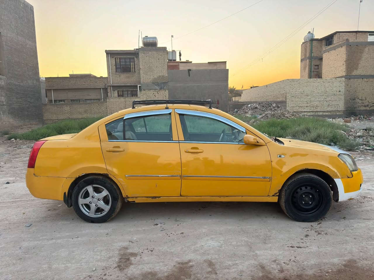 السلام عليكم
للبيع شيري A5 2010 بلادي اصفر 
رقم بغداد مشروع وطني باسمي شخصيا شرط التحويل 
السياره مكفوله من الضربه والمعجون 
بيه ملاحضات بسيطه 
المحرك محور كامري ابو الجف والكير اوتماتيك
والمحرك والكير مكفولات 
وماصفاته مال A5 المعروفه 
شاشه وكامره خلفيه 4 جام كهرباء صندوك كهرباء وغيره 
السياره ابيعه واقع حال تعال شوفه وافحص 
سعره 34 وبيه مجال 
مكاني بغداد الدوره او الزعفرانيه 
***********
