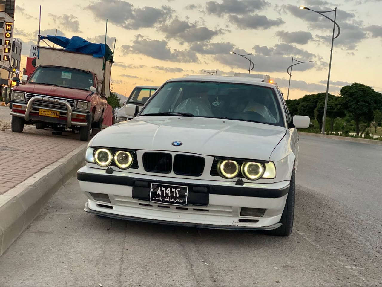 Bmw520تازەمەكینەیم بۆ گۆڕیوە مەكینەی ئەروپیە بە شەرتی چركە 

نرخ : ***********

گێڕ عادیە سڵایتە تەبریت لە سەر سویچە 
داعمی نیە هەیكەلی تا بڵێی جوانە 
ئاڕمی پلاستیكی سلێمانیە 
كارەبای گشت گیانی ئیش ئەكات

شوێن سلێمانی ڕاپەڕین السليمانية, العراق
