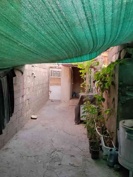 بيت تجاوز منطقه الحبيبيه 
مساحه ١٠٠ متر 
يحتوي ع غرفه نوم وترك واستقبال ومطبخ وصاله صغيره وحمام خارجي وطرمه 
السعر ٤٣ وبي مجال 
***********
