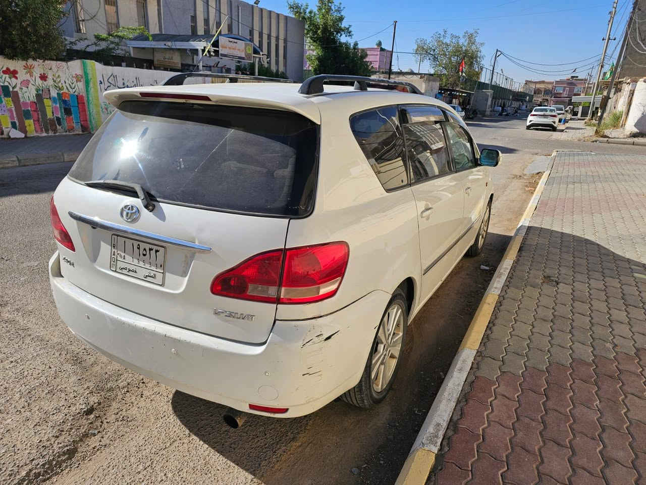 أبسم تيوتا 1/1
موديل 2002
رقم مثنى بأسمي مداور ثاني يوم
اللون أبيض صدفي
محرك 2400 تبريد 3 قطع 7 راكب
سلايت روف فتحات عدد (2) 
كاميرات خلفية وأمامية
حساسات خلفية
دفع رباعي 4 ويل
إشارات بالمرآة شفط
أرضية جلد
دواخل عسلي وصاجي
كمبريسر مكانيكي وليس راوتري
فيها تدفئة وتبريد 
ويل كب أصلي فراشة
شاشات عدد (3) يدعم جميع التطبيقات
مكفولة من الحادث عدى دحجة خفيفة قرب البكلايت وتزلخات كما مبينة في الصورة
السيارة في مركز السماوة
لتواصل الاتصال
👇👇👇
 ***********
*********** 
ملاحظة مهمة (السيارة للبيع وليس للمراوس)
السعر 110 مع مجال بسيط حك الضيافة 🌷
