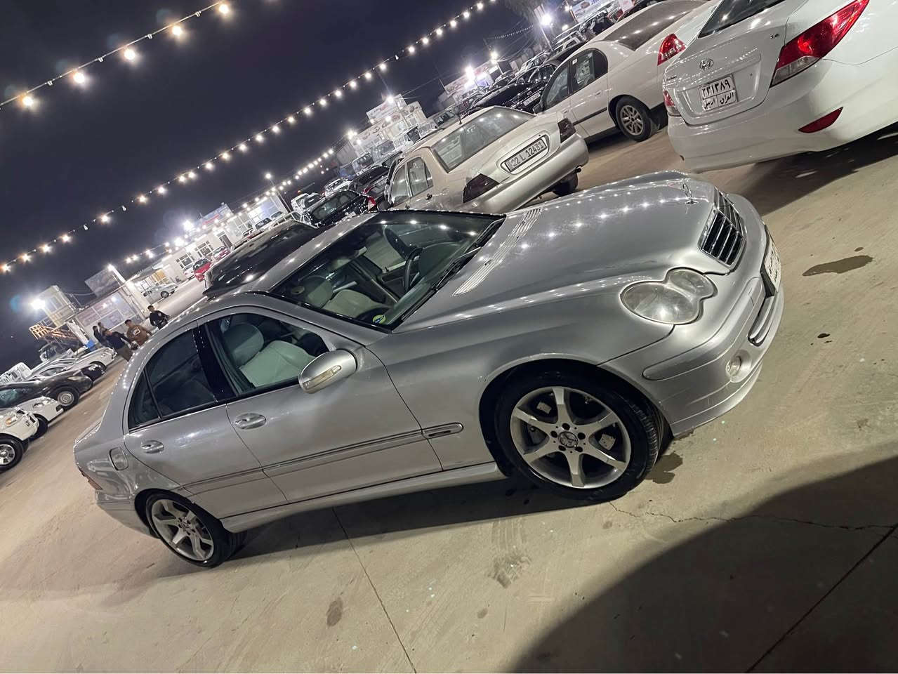 مارسیدس C230
٦ پستنی قەپات مواسەفات گیرو مەکینەو کارەبای دەعامی لۆ دەعامی بەشەرت
رەقەم ئەسلیە سەنەوی نویە سەنەوی ئیسکە
بەلام بەناو ناکریت ئەوەلیات بەشەرت 
بۆیاغی نیە دەعمو لیدراوی نیە هیجی نیە هیج هەموو شتیکی بەشەررتت
٥٨ وەرەقەو مەجالیکی زۆر زۆر بەسیت 
باسی نوقسانی سەیارەکە مەکە
*********** أربيل, العراق
