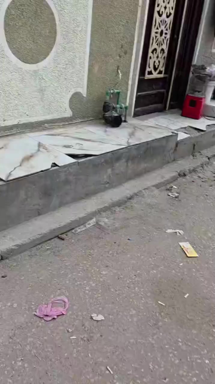 بيت المساحة 50متر في مجمع سيد إسماعيل السكني جديد مع اثاث السعر ٣٣ قفل طابو سند ٢٥
*********** من صاحب البيت مباشر
