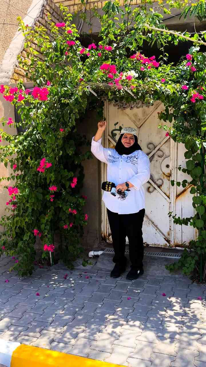 نبحث عن الجمال أينما كان .
برنامج إذاعة الديوانية كانت هنا يحط رحاله في حي الحضارة، حيث كان لنا لقاء مميز مع الأستاذ عامر كاظم، الذي استطاع بجهوده الشخصية وحبه للبيئة أن يحوّل شارعه إلى لوحة جمالية نابضة بالحياة، تزينها الأشجار والورود وتغمرها أجواء النظافة والترتيب.
وحث الجيران ومشاركتها في المحافظة عليها. 
نتعرف في هذه الحلقة على تجربته الملهمة، وكيف يمكن للمبادرات الفردية أن تصنع فرقاً كبيراً في تحسين الواقع البيئي والجمالي للأحياء السكنية.
تابعوا البرنامج يومياً الساعة 12 ظهراً على إذاعة الديوانية FM بتردد 88.1.
نتمنى لكم متابعة ممتعة. 🌷📻


**إذا كنت صاحب هذا الإعلان وتريد حذفه لأي سبب، رجاءا أرسل رسالة إلى الدعم الفني**