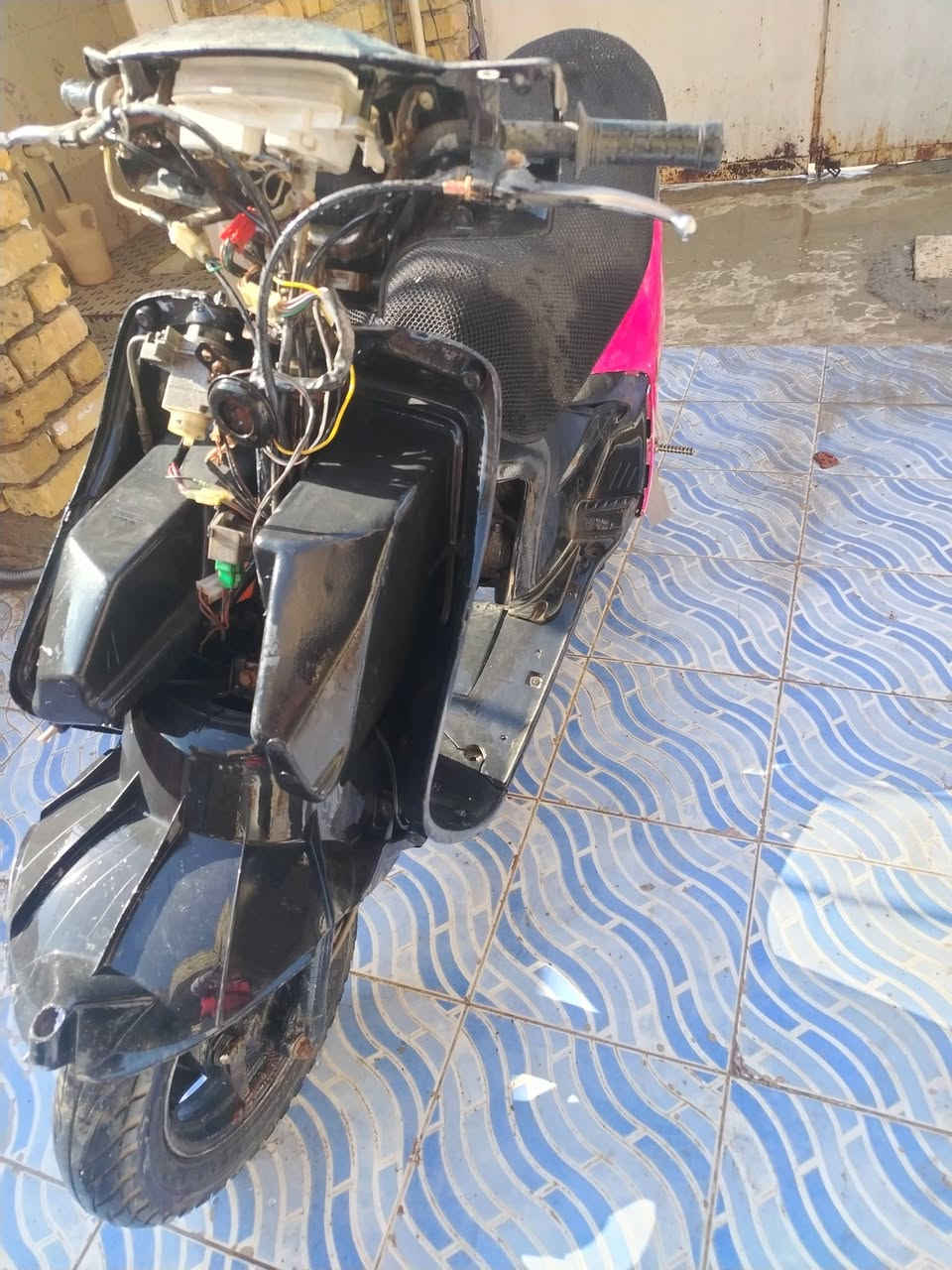 دراجه فراشه للبيع ابيعك كوم حديد شغاله ويل خلفي جديد صالنصه جديده الدراجه شغاله تشغل هندر عوزها كهربائيات بسيطه وكفر امامي  اتصل وتدلل ***********
