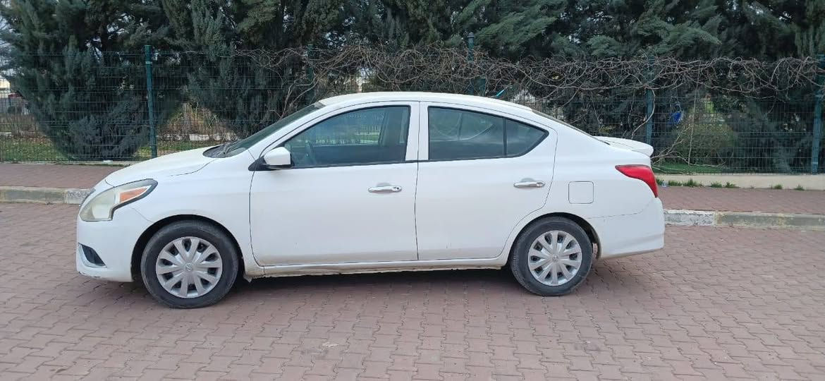 السلام عليكم
نيسان فيرسا 2018 ( S,) 
اللون ابیض ثلجي 
بيها قطعتين ونص صبغ
بولند و جاملغ وربع باب بدون دواخل 
كير محرك تحول غرامه كلها ابشرط 
رقم جديد سنويه جديد لغايه 2029
سيارة بسمنا 
عنوان عقرة كردسين 
السعر 96وبيها مجال 
*********** واتساب 
***********
