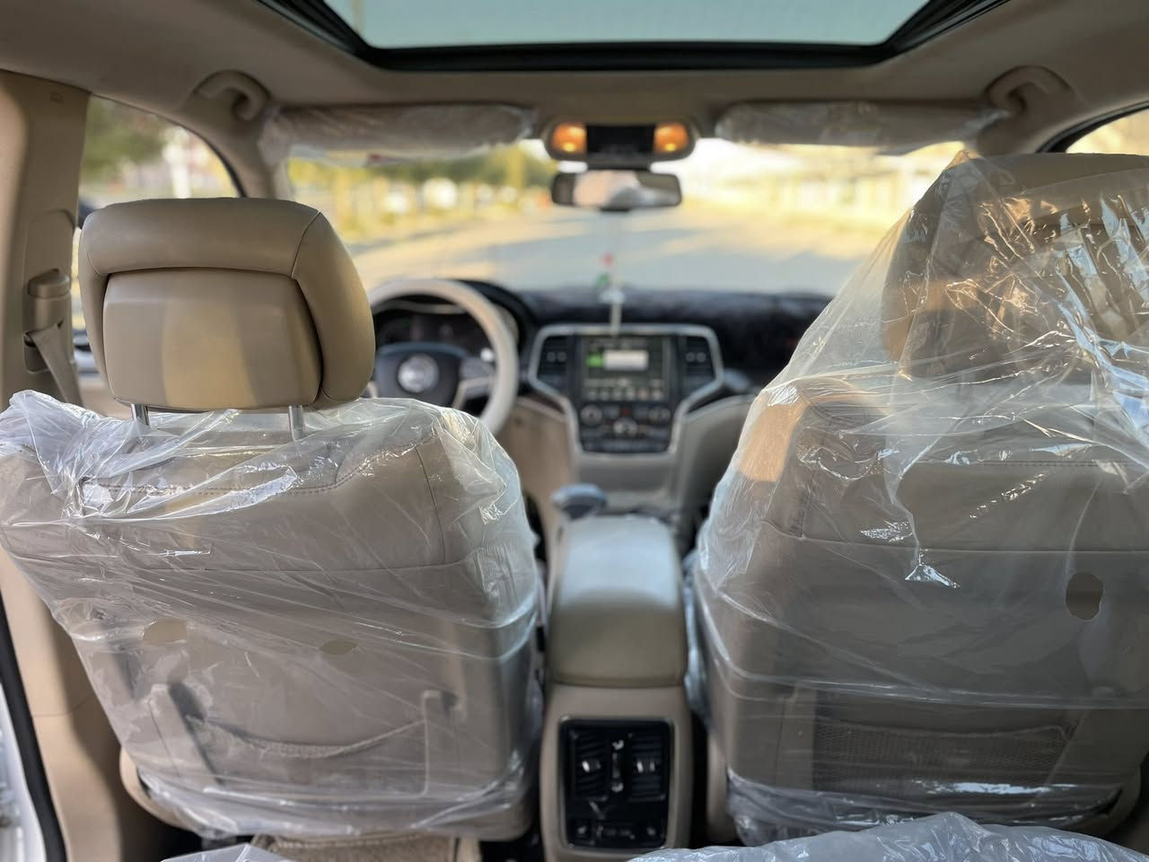 السلام عليكم
للبيع جيب لمتدد 2014 خليجي )       

ماشيه 196

 فول مواصفات ١/١   لمتدد 

 نظام  النقطه العمياء

نظام اطفاء المحرك وتشغيله اوتو 

حجم المحرك 3600

فور ويل 4/4 ماوس  

دبل سلايت بانوراما 

تشغيل عن بعد 

شاشه جبيره 

شفتات ستيرن 

جنطه كهربائي شفط 

دبل كزوز خلفي 

حساسات اماميه + خلفية 

سستم صوت 

دمامي خلفي بلصندوك

قطعتين تبريد ثلج 

كشن خزن ميموري 3 وضعيات 

 مقاعد جلد اصليه  بيجي  

 كهرباء (تدفئة+تبريد) 

 كشن امامي تدفئه او تبريد 

 كشن خلفية تدفئه

تدفئه بلاستيرن 

سيدي بلجكمجه  مع  تحكم بلشاشه 

مري  شفط 

يدات ستيل اصل 

الداخل صاج ملكي   

 نظام_خرائط(نظام ملاحة)_Navigatio

 كامرة خلفية دوارة اصلية

 استيرن كهرباء +  تدفئة

 فول تحكم استيرن (جهتين امامي + جهتين خلفي) 

 ناقل حركة ٨ نمر

 نظام سبورت s

 نضام اقتصادي

 مري _جانبي_تدفئة مرايا_جانبية_حساسة_للضباب_تعمل_

تلقائياً + اشارة بالمري 

 لايت عدسة زينون يصعد وينزل ويه الستيرن 

زراكات لايت 

الصندوق كهرباء    

 باتري جديد 
تايرات تخم جدد

رقم دهوك بسمي تريد وكال او تحويل 

 ورقم جدد   

السعر 225 بي مجال بسيط 
***********
