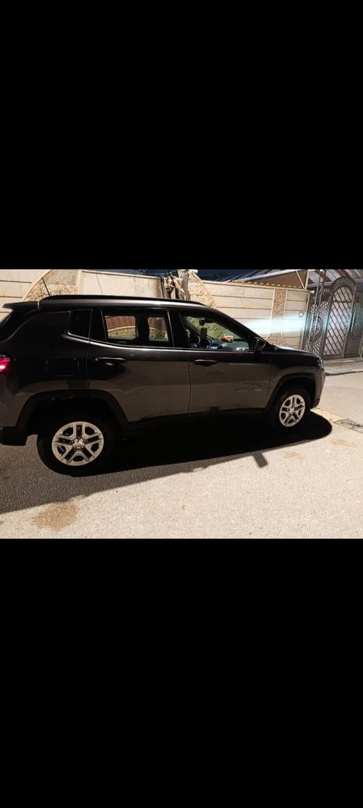 السلام عليكم 
جيب كومباس وارد امريكي 
ضرره جاملغ ايسر وبنيد 
مديل ٢٠١٨
مكينه ٢٤٠٠
السياره جاهزه كير ومكينه وحداده كفالة 
السياره جوه الفول
مكان السياره بصره 
السعر ١٢٢ وبيه مجال بسيط 
للاستفسار:***********
