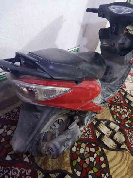 سلام عليكم دراجه كامكو مال حاويه دراجه مامفتوحه سعر 200 وبيه مجال لطيبين رقم تلفون ***********
