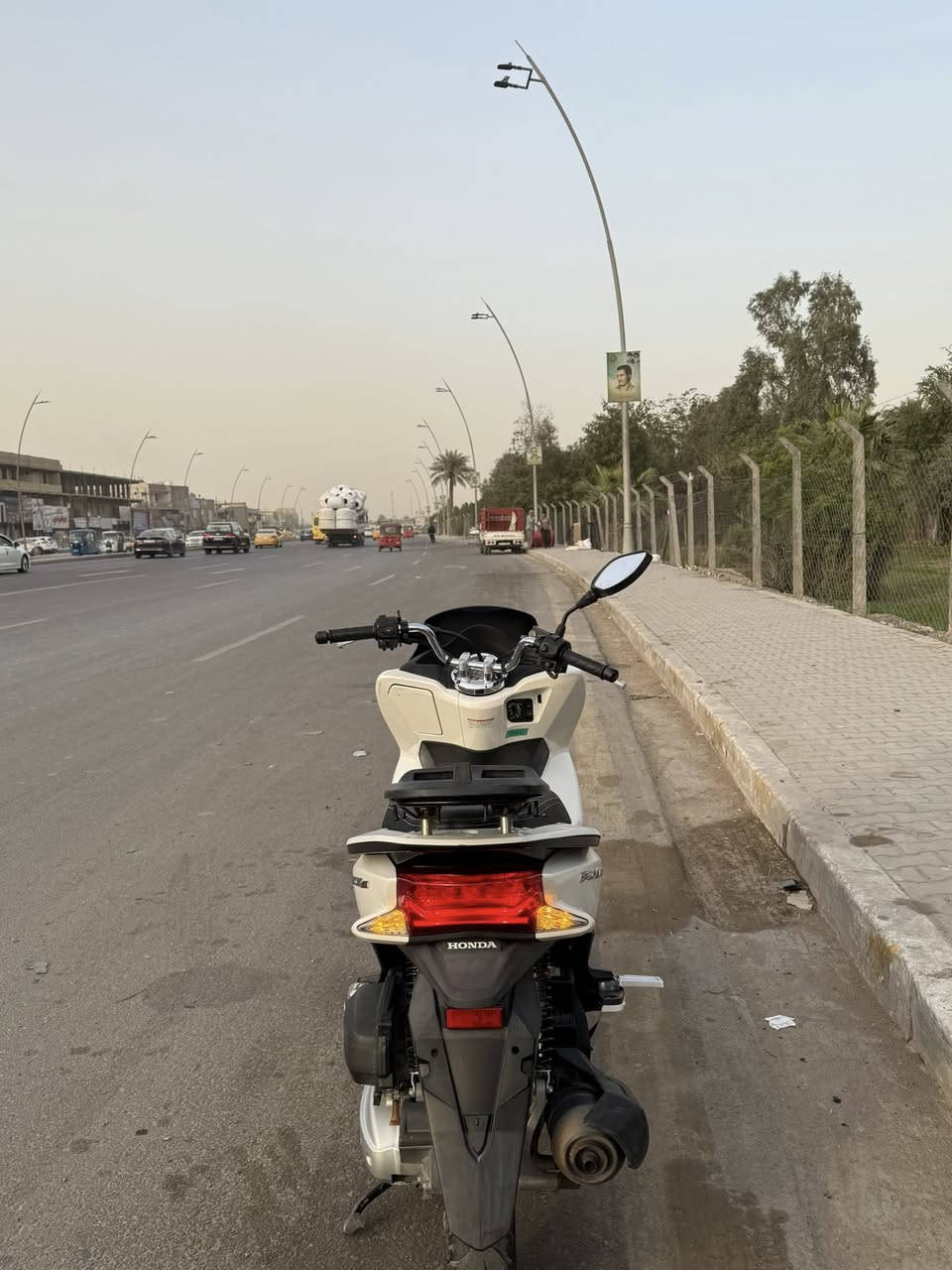 سلام عليكم دراجه pcx جيل الثاني مكينه 150 دراجه نضيفه وهاي صور مزاد ماشيه 20الف بكاني بغداد ***********
