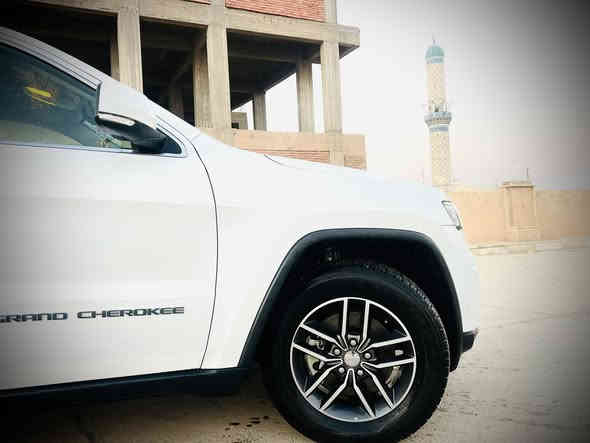 السلام عليكم 
جيب لاريدو  18 
6 خليجي سليمانيه 
حساسات امامي خلفي 
لد نهاري 
لايت زنون 
زراكات ماء لايت
رادار خلفي 
كشن سايق وبصف سايق كهربائي 
 كير 8 نمر 
تحكم مقود جهتين 
تشغيل عن بعد
اطفاء ذاتي 
سياره مكفوله فقط رصعه بالتكمه الخلفيه واضحه 
ماشيه 120 كيلو متر 
السعر 270 وبيها مجال 
مكانها قضاء الدور 
***********
