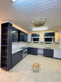 مطبخ ١٤٠م • خشب تركي HDF • سطح كوارتز