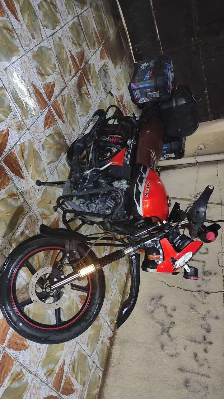 اسلام عليكم
دراجه دايون٢٣
مرقمه
 دراجه خير من الله مكفوله من كلشي
تجي شوفه اي خلل بيه كروتك عليه برغي واحد ممفتوح بل محرك
ما مشتغل بيه دلفري ابد الله شاهد اروح بيه للمحل ورجع 
***********
